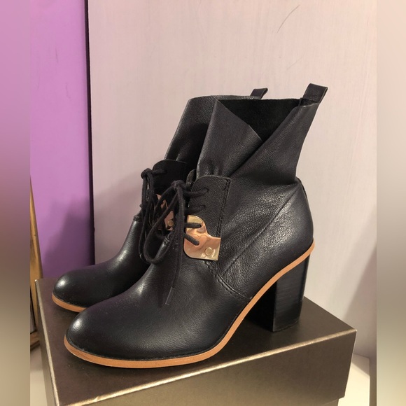 Kensie Black Chase Bootie. Size 7 - Picture 1 of 12